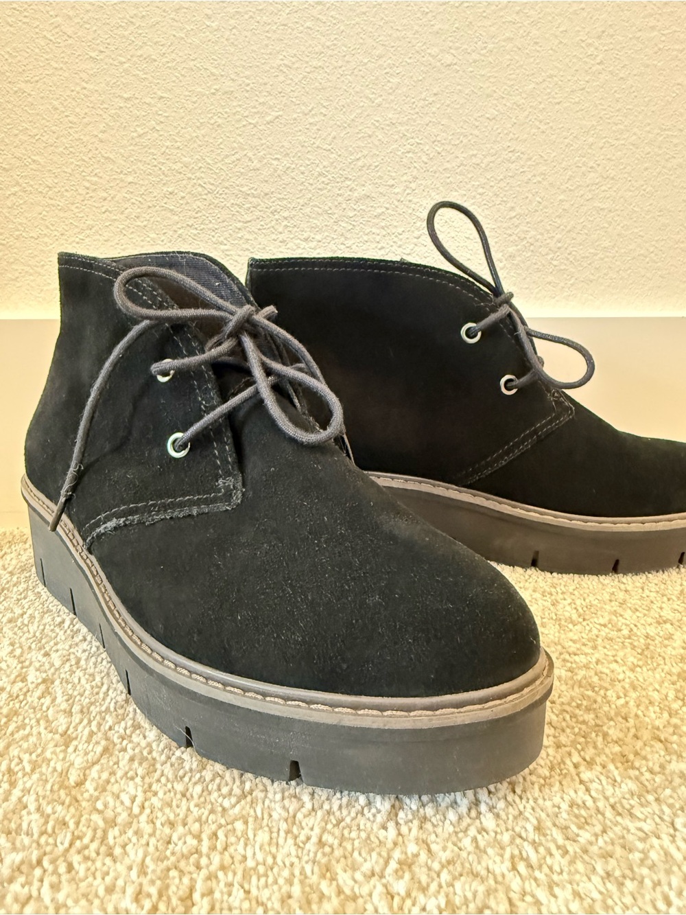 Clarks Women’s Black Faux Suede Wedge Chukka Boots Size 9.5 EUC
